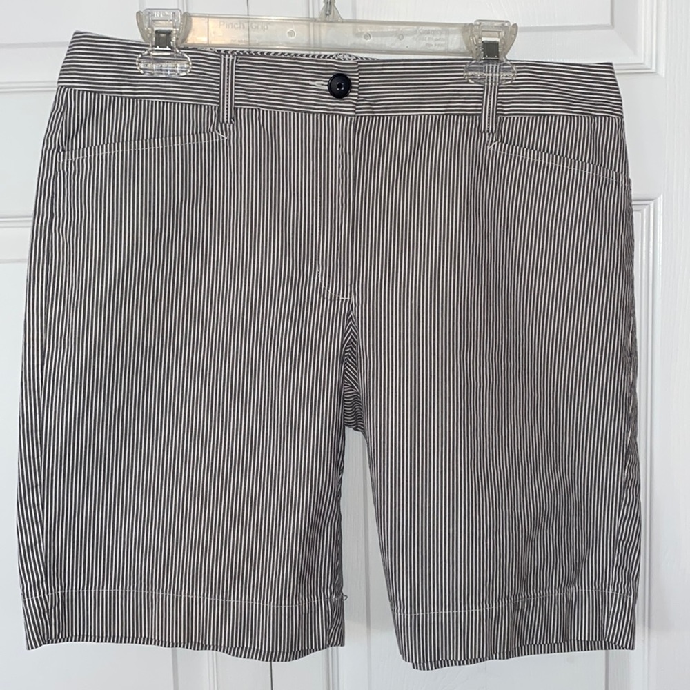 Lands End striped shorts Fit 2 white and light gray/black w/pockets Size 12
